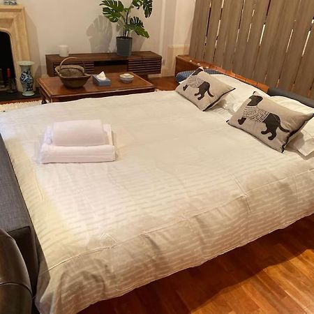 Spacious Flat In The Most Desirable Area Of Лондон Екстериор снимка