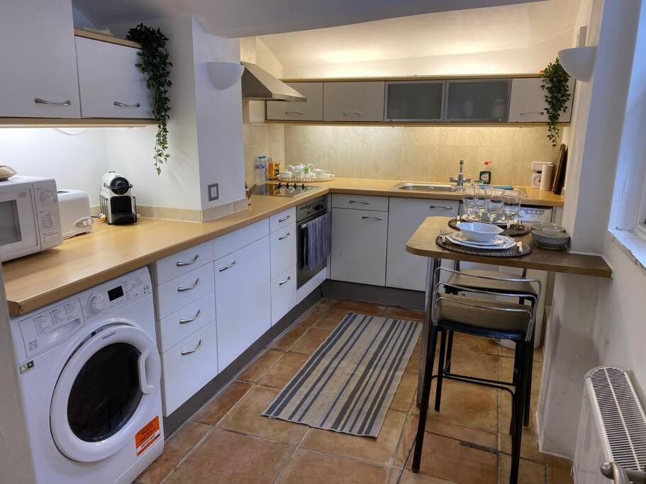 Spacious Flat In The Most Desirable Area Of Лондон Екстериор снимка