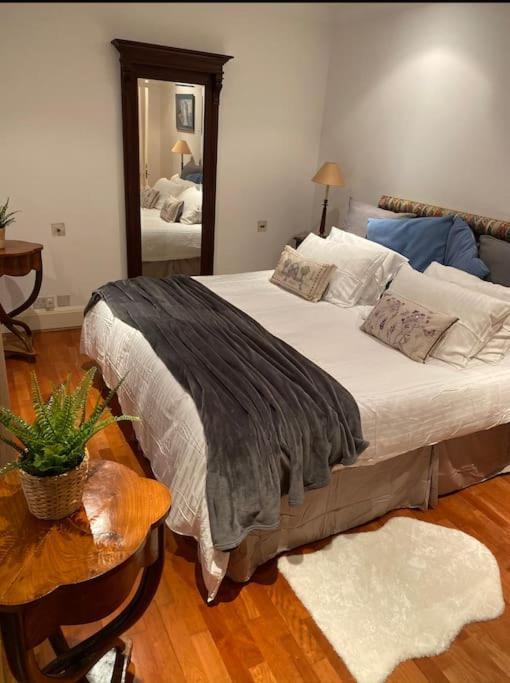 Spacious Flat In The Most Desirable Area Of Лондон Екстериор снимка