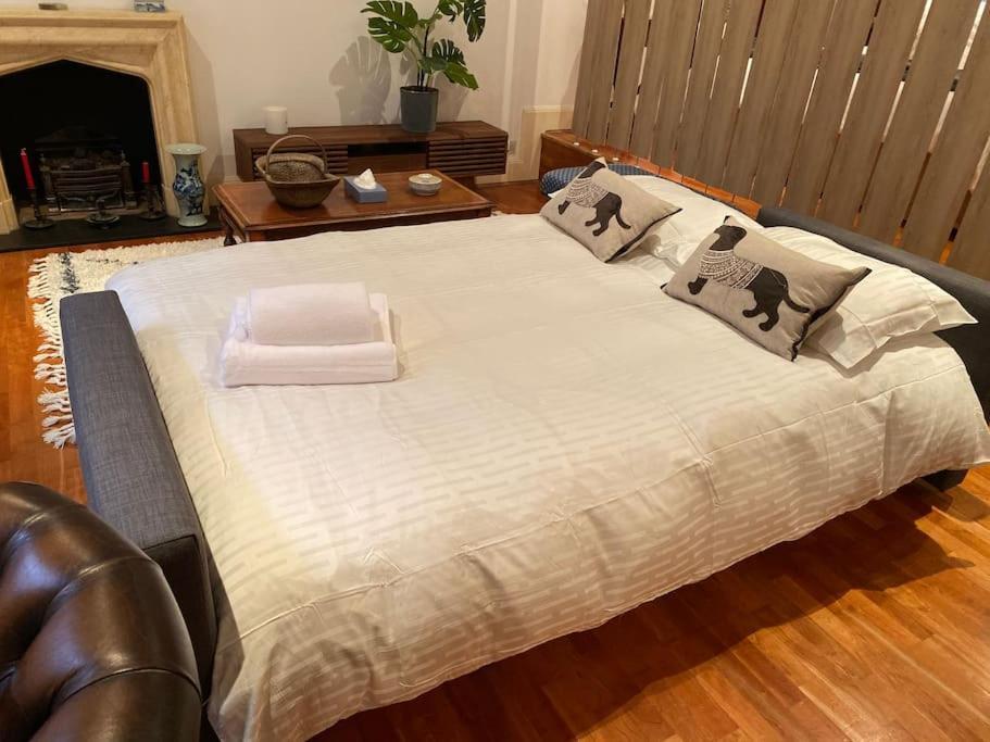 Spacious Flat In The Most Desirable Area Of Лондон Екстериор снимка